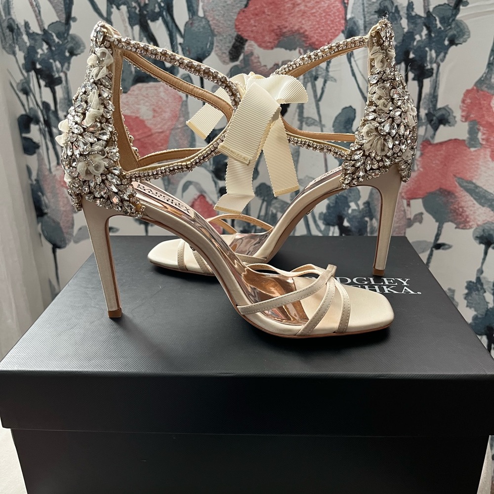 Badgley Mischka wedding shoes 7.5 NIB